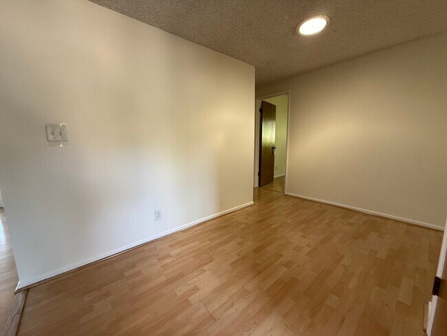 Foto del edificio - 9235 Creemore Dr