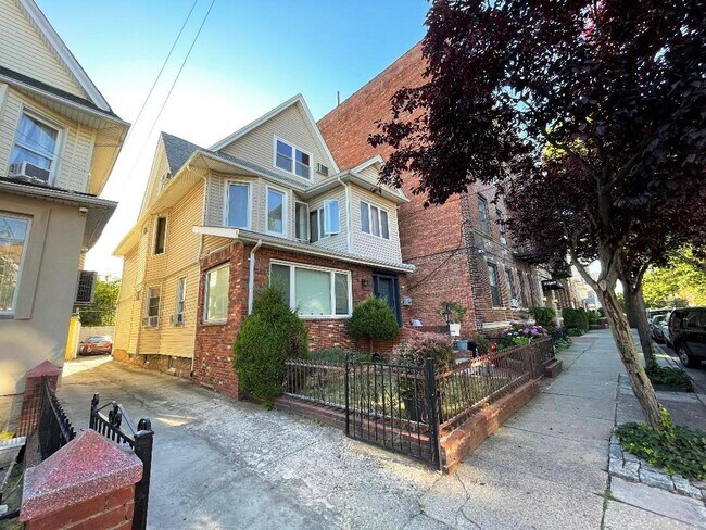 Building Photo - 1368 E 14th St