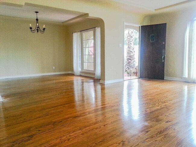 Formal Large Dining Room - 6065 Pickford St