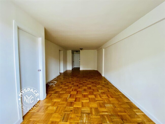 Foto del edificio - 67-41 Burns St