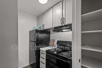 Building Photo - 306 Kings Way Dr