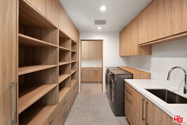Building Photo - 6242 Cavalleri Rd