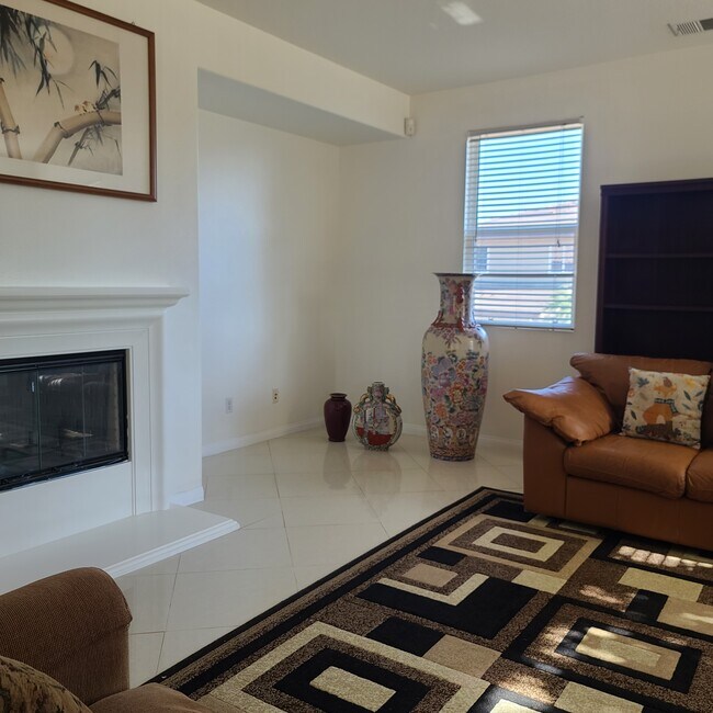 Foto del edificio - 17769 Laurel Grove Rd