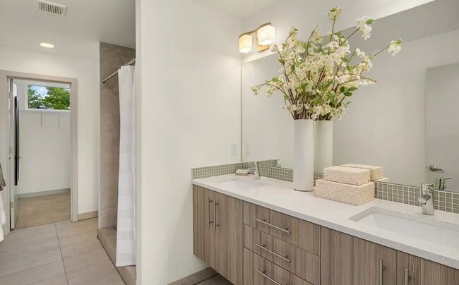 Foto del edificio - 5433A California Ave SW