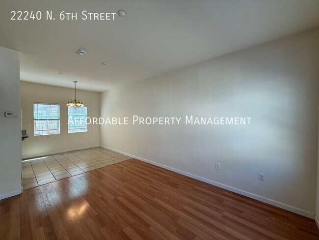 Foto del edificio - 22240 N 6th St