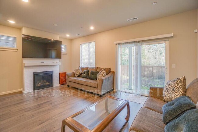 Building Photo - 2358 S Brookside Pl