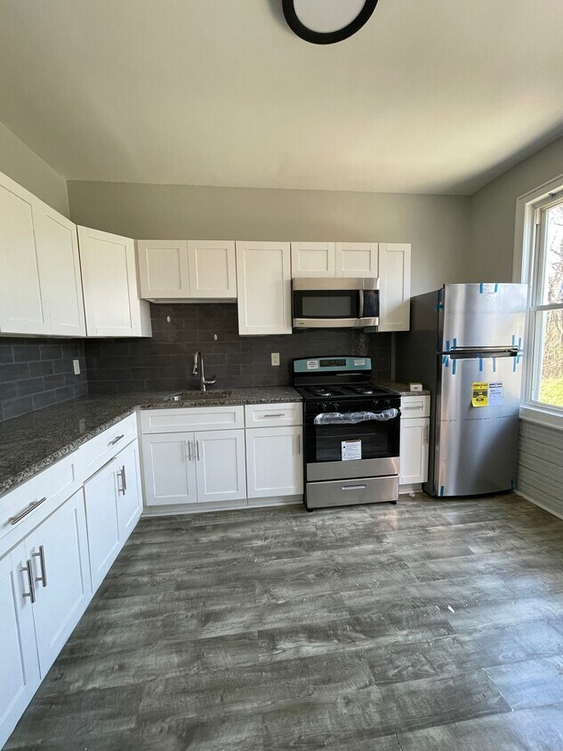 Foto principal - 84 Winfield Ave