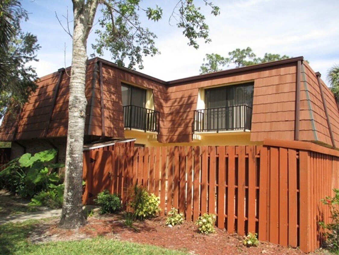 Primary Photo - Parkwoods 12364-2
