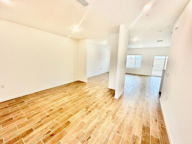 Foto del edificio - BRAND NEW North Clovis 4/2.5 Lennar