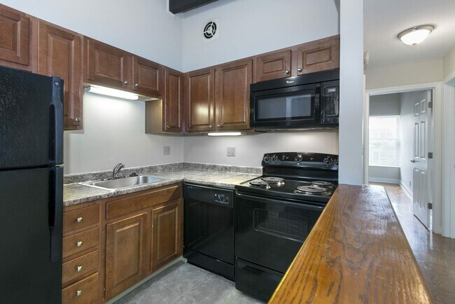 Building Photo - 612 Walpole St