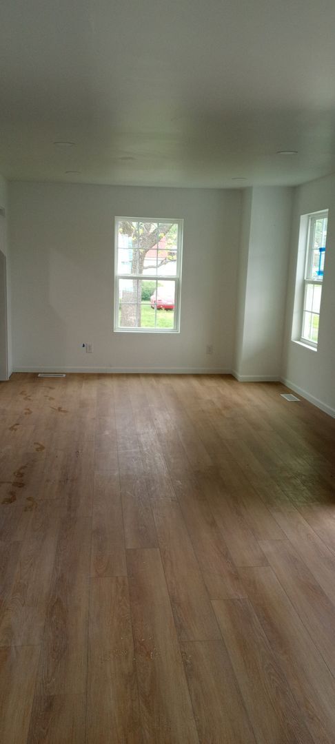 Building Photo - 3 Bedroom 1.5 Bath Available to Rent for $...