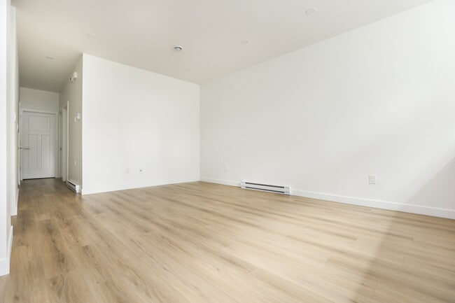 Building Photo - 151 Stranmillis Av