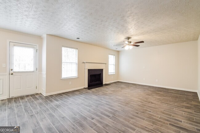 Building Photo - 6513 Snowden Dr