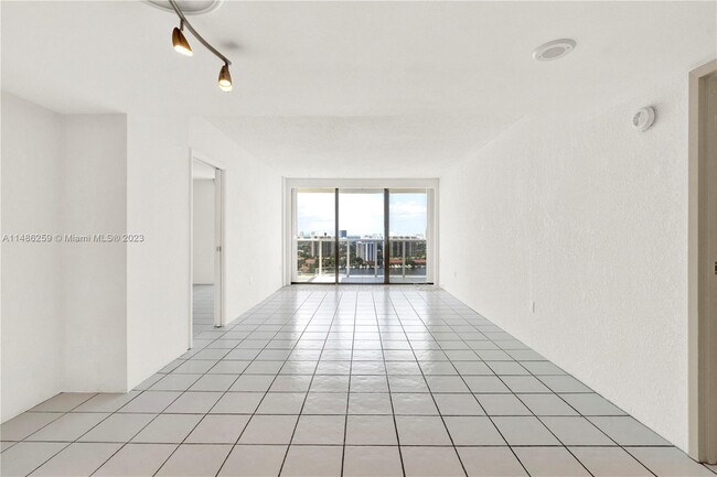 Building Photo - 3625 N Country Club Dr