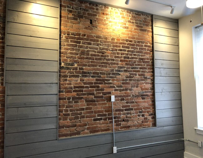 Building Photo - 82 S Main St