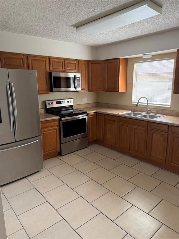 Foto del edificio - 2461 Chestnut Woods Dr
