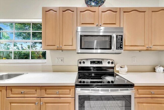 Building Photo - 20231 NW 10th St