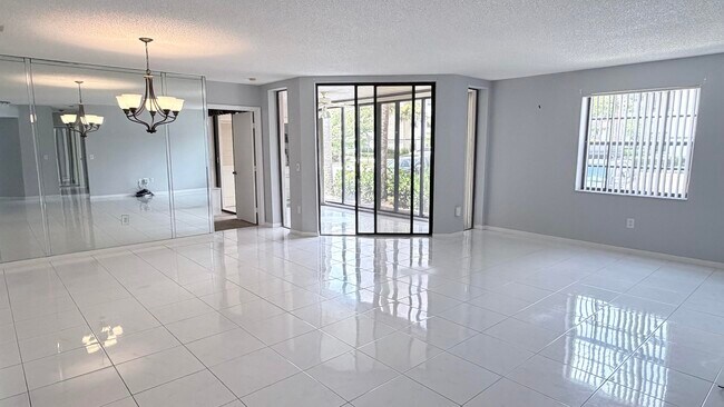 Foto del edificio - 5136 Floria Dr