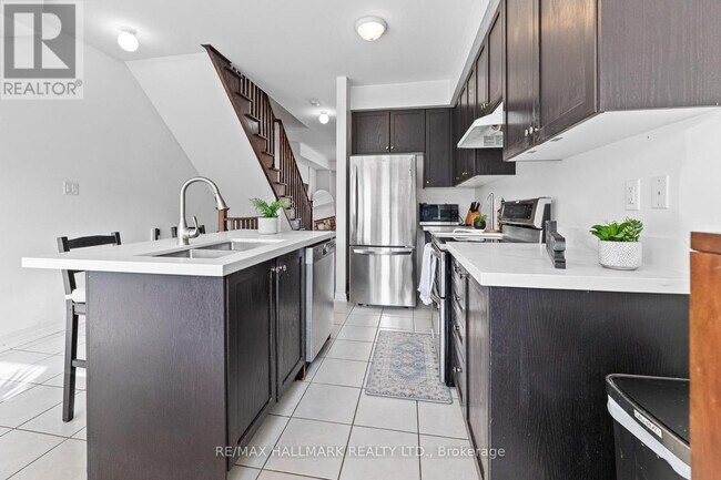 Building Photo - 60 Belanger Cres