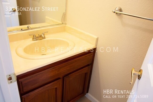 Building Photo - 330 Gonzalez St