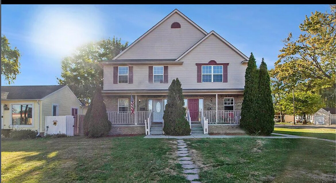 Primary Photo - 5653 Harrison St