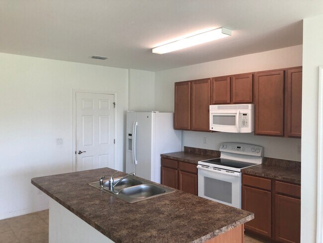 Foto del edificio - 3 bedroom 2 bath single family home