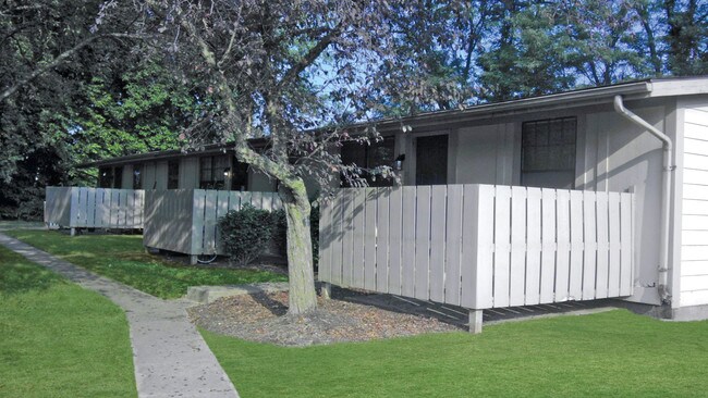 Building Photo - Apple Ridge