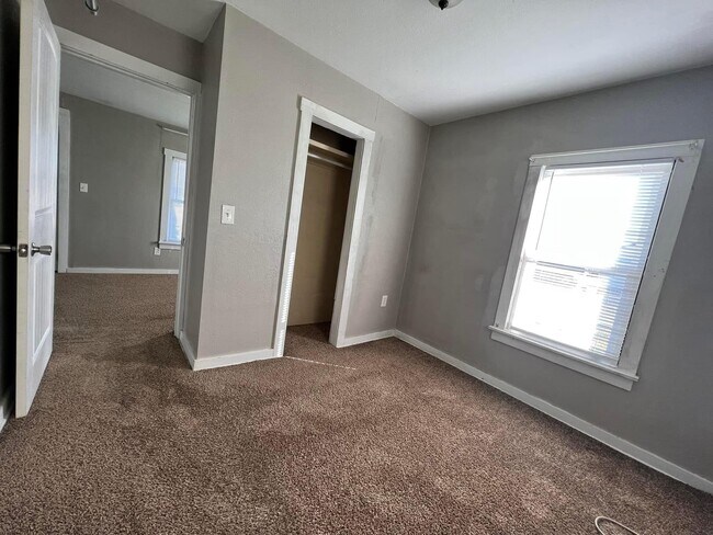 Foto del edificio - 402 N Cedar St