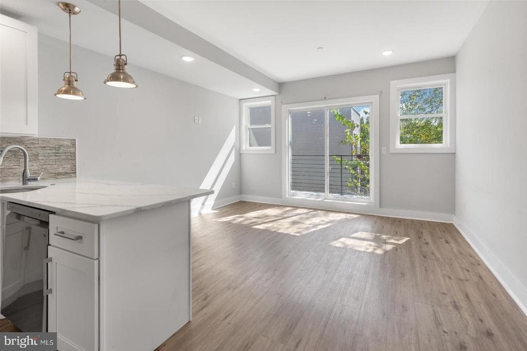 Foto principal - 2333 Jasper St
