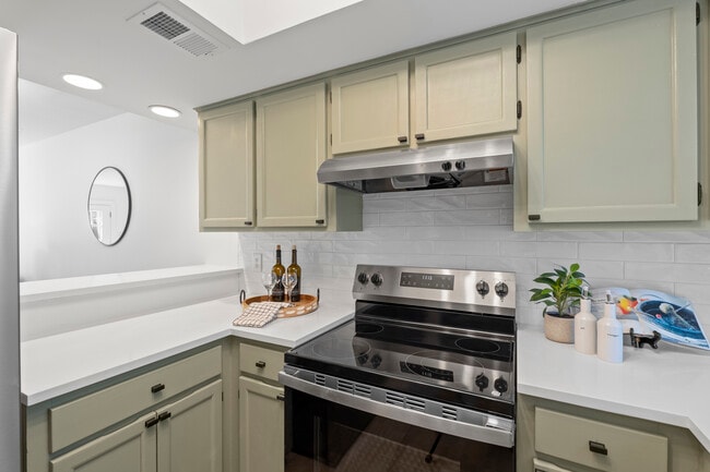 Building Photo - 9231 Kings Canyon Dr