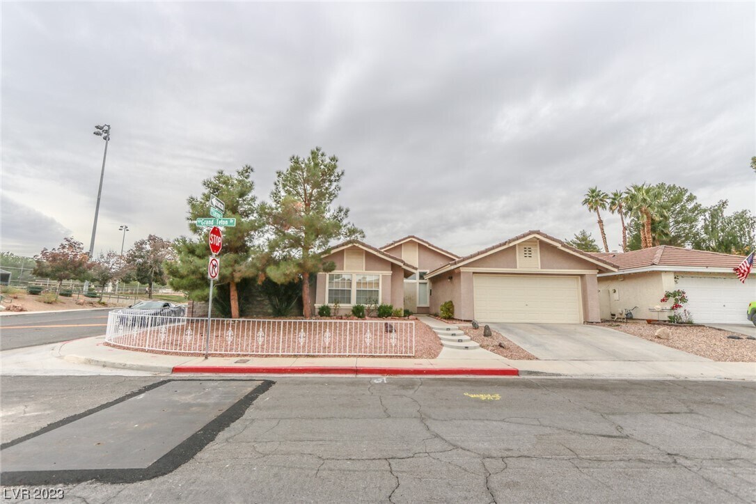 Primary Photo - 257 Grand Teton Dr