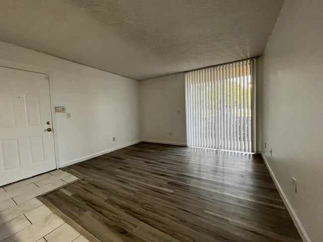 Foto del edificio - 3985 W McNab Rd