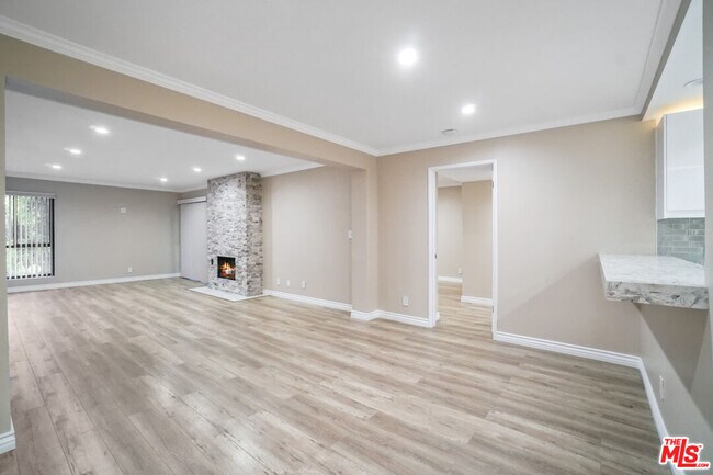 Building Photo - 15233 Magnolia Blvd