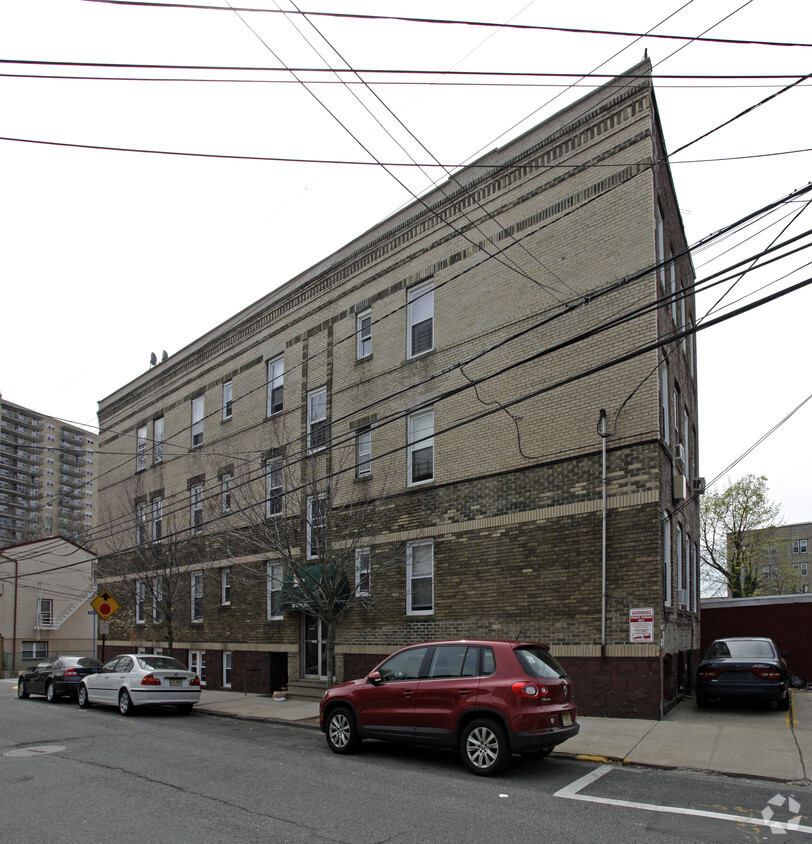 Building Photo - 6615 Mckinley Pl