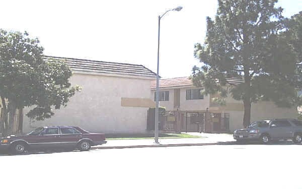 Building Photo - 17322 Chatsworth St