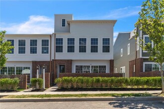 Building Photo - 509 High Cres Rd