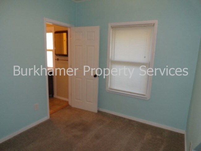 Building Photo - 823 Monroe St