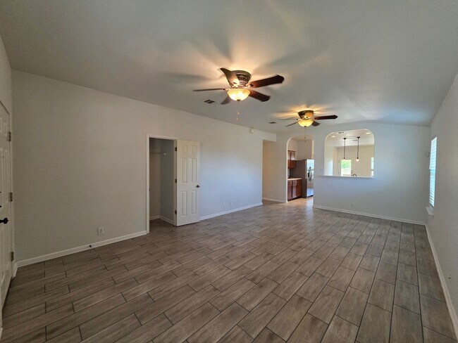 Foto del edificio - 129 Crane Crest Dr