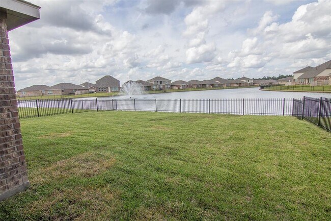 Building Photo - 3775 Lake Bend Shore Dr