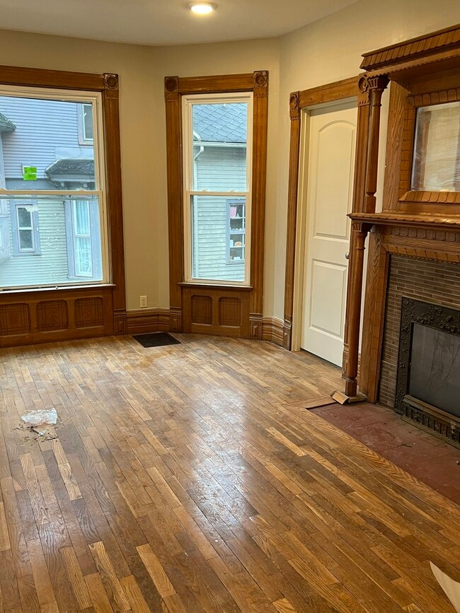 Building Photo - 405 E Porter St