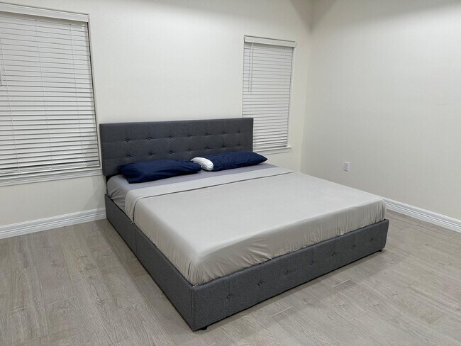 Foto del edificio - 2422 Treasure Cv