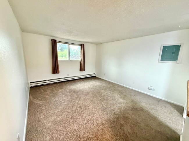 Building Photo - Quiet and private 1 bedroom on the 1st floor - in Glendale