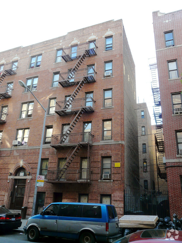 Primary Photo - 2474 Davidson Ave