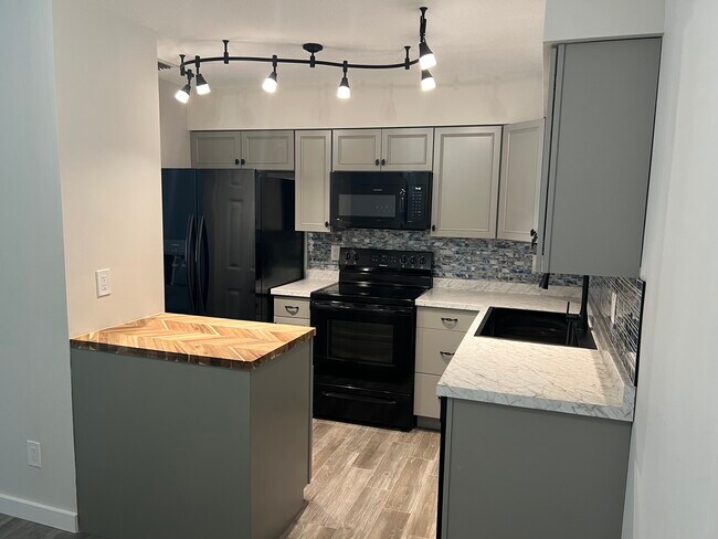 Foto del edificio - 6111 SW 42nd Pl