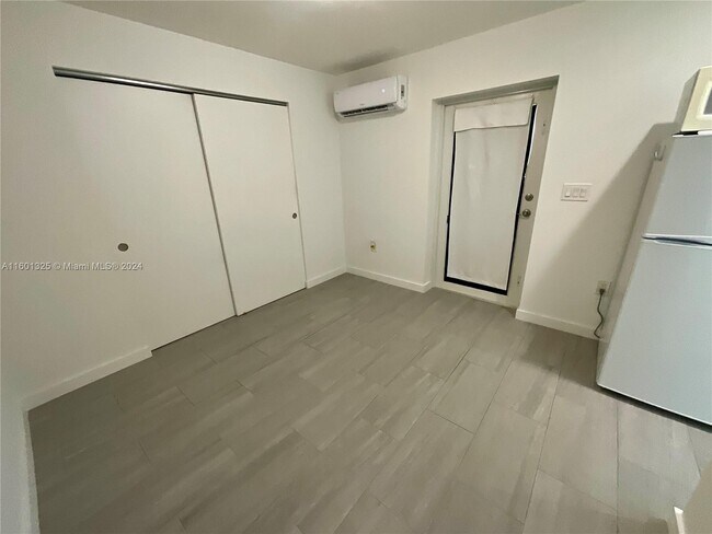 Foto del edificio - 838 NW 12th Ave