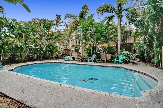 Building Photo - 307 SW 11th Ct  1-2 Fort Lauderdale Fl 33315