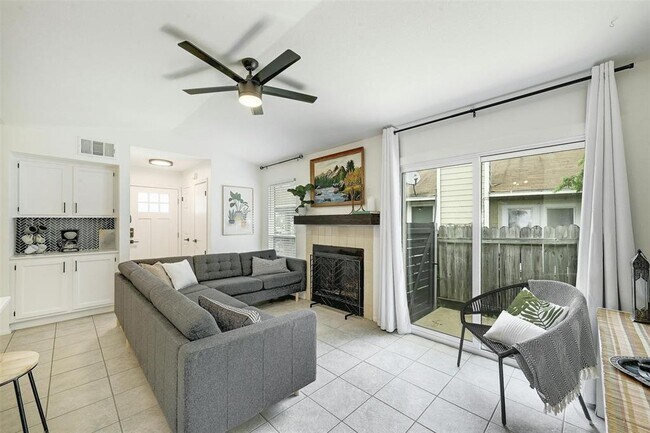 Foto del edificio - 3605 Leafield Dr