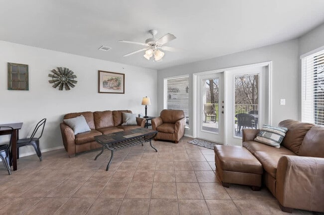 Building Photo - 730 E Mather St