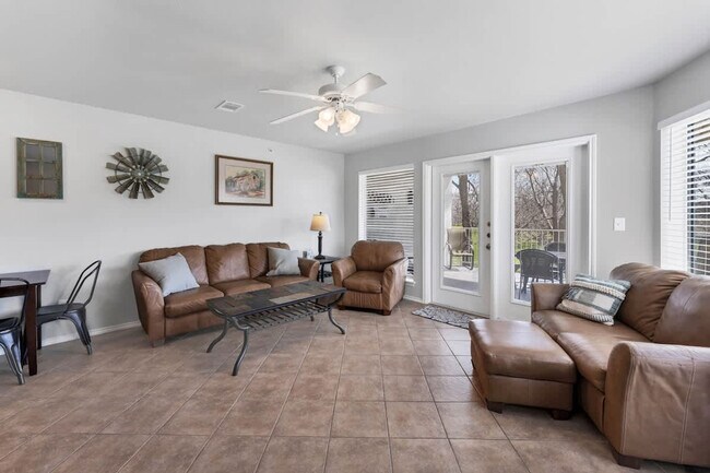 Building Photo - 730 E Mather St