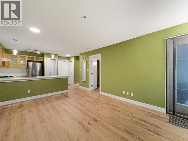 Photo du bâtiment - 9333-9333 Alberta Rd